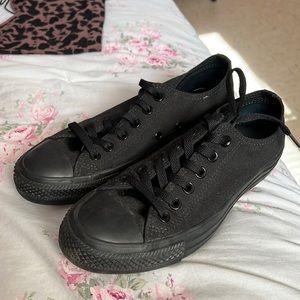 New black low rise converse literally worn one time in very new condition